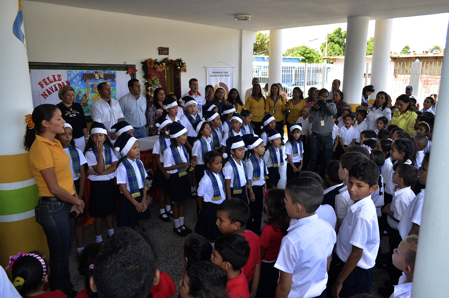 Alumnos de la escuela municipal dedicaron parrandón a las autoridades. 